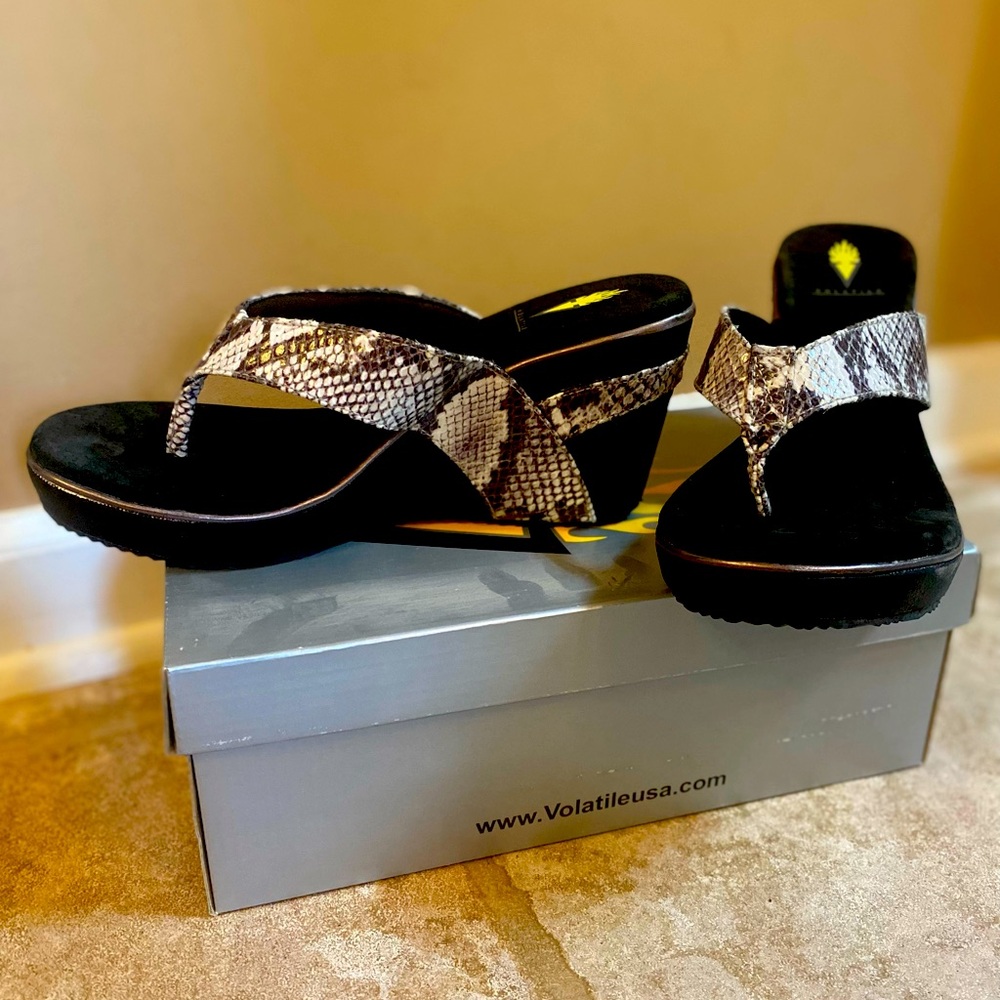 Volatile wedge black and white animal skin pattern. New w/o tags. Size 9.